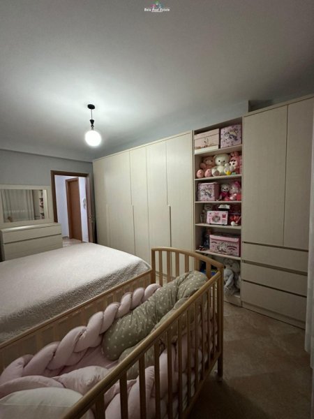 Tirane, jepet me qera apartament 1+1+Ballkon Kati 5, 65 m² 450 € (astir)