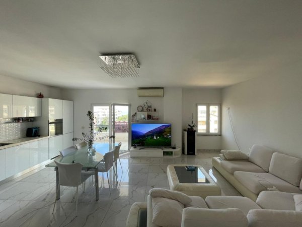 Shkembi Kavajes, shitet apartament 3+1+Aneks+Ballkon Kati 5, 160 m² 170.000 € (Shkembi i Kavajes)