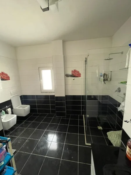 Shkembi Kavajes, shitet apartament 3+1+Aneks+Ballkon Kati 5, 160 m² 170.000 € (Shkembi i Kavajes)