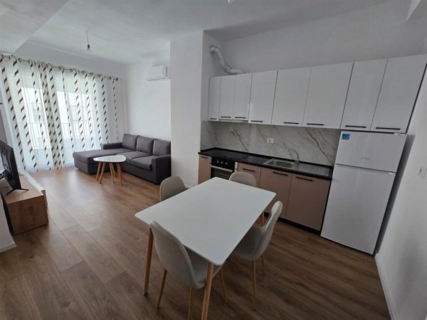Tirane, jepet me qera apartament 1+1+Ballkon Kati 5, 75 m² 400 € (Ali Demi)