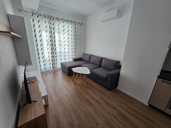 Tirane, jepet me qera apartament 1+1+Ballkon Kati 5, 75 m² 400 € (Ali Demi)
