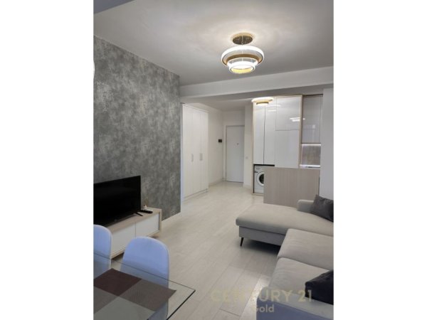 Tirane, jepet me qera apartament 1+1+Aneks+Ballkon Kati 5, 44 m² 700 € (Bllok)