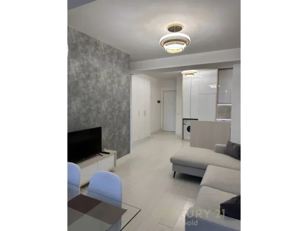 Tirane, jepet me qera apartament 1+1+Aneks+Ballkon Kati 5, 44 m² 700 € (Bllok)