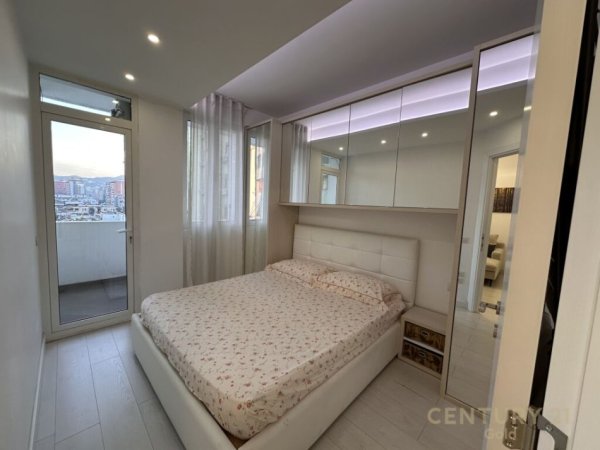 Tirane, jepet me qera apartament 1+1+Aneks+Ballkon Kati 5, 44 m² 700 € (Bllok)