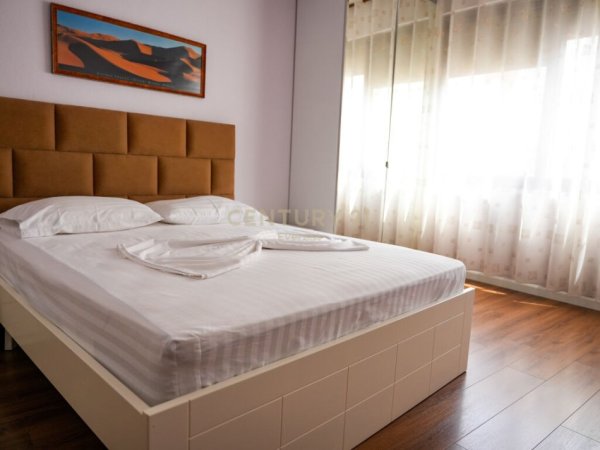 Tirane, jepet me qera apartament 1+1+Aneks+Ballkon Kati 5, 65 m² 650 € (Blv. Zogu i Pare)