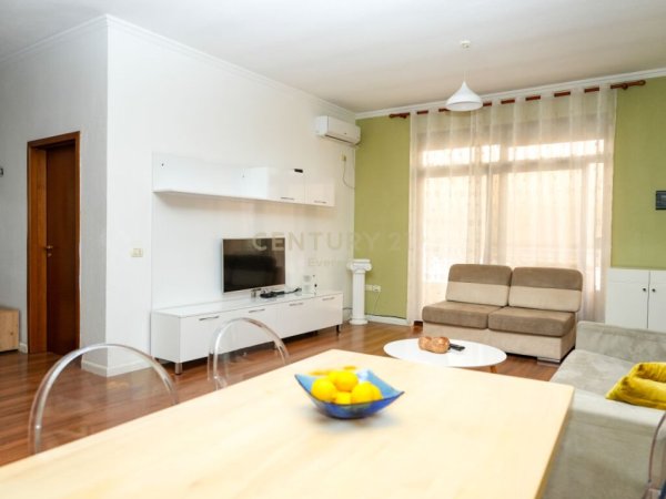 Tirane, jepet me qera apartament 1+1+Aneks+Ballkon Kati 5, 65 m² 650 € (Blv. Zogu i Pare)