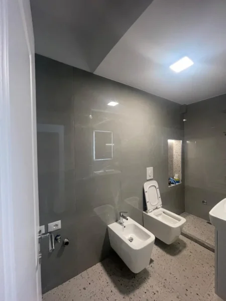 Tirane, jepet me qera zyre Kati 3, 105 m² 1.300 € (myslym shyri)