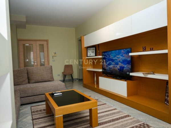 Tirane, jepet me qera apartament 2+1+Aneks+Ballkon Kati 10, 113 m² 1.500 € (RTSH)