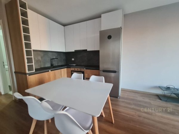 Tirane, jepet me qera apartament 2+1+Aneks+Ballkon Kati 4, 81 m² (Turdiu)
