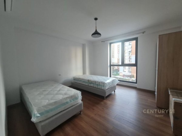 Tirane, jepet me qera apartament 2+1+Aneks+Ballkon Kati 4, 81 m² (Turdiu)