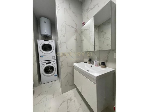 Tirane, jepet me qera apartament 1+1+Aneks+Ballkon Kati 9, 73 m² 600 € (Bulevardi i Ri)