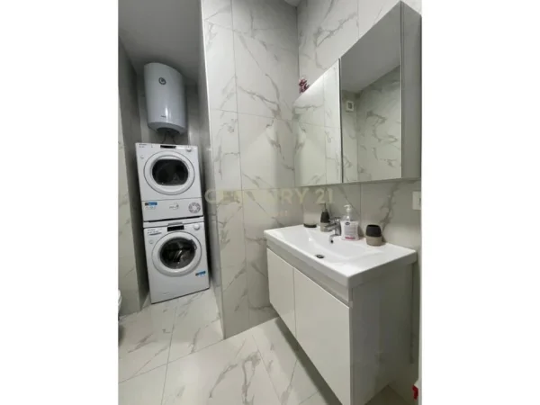 Tirane, jepet me qera apartament 1+1+Aneks+Ballkon Kati 9, 73 m² 600 € (Bulevardi i Ri)