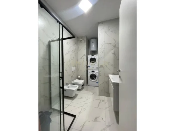 Tirane, jepet me qera apartament 1+1+Aneks+Ballkon Kati 9, 73 m² 600 € (Bulevardi i Ri)