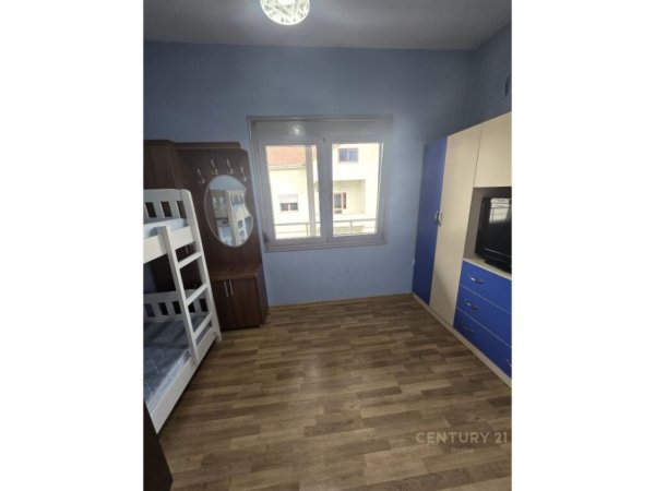 Tirane, jepet me qera Vile 3 Katshe Kati 2, 260 m² 1.400 € (Jordan Misja)