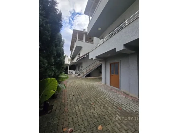 Tirane, jepet me qera Vile 3 Katshe Kati 2, 260 m² 1.400 € (Jordan Misja)