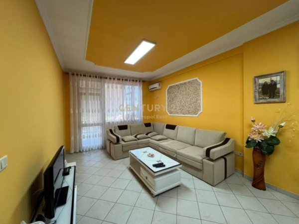 Tirane, jepet me qera apartament 2+1+Aneks+Ballkon Kati 3, 100 m² 750 € (Qender)