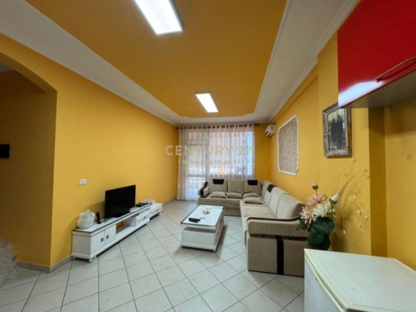 Tirane, jepet me qera apartament 2+1+Aneks+Ballkon Kati 3, 100 m² 750 € (Qender)