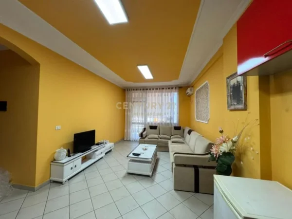 Tirane, jepet me qera apartament 2+1+Aneks+Ballkon Kati 3, 100 m² 750 € (Qender)
