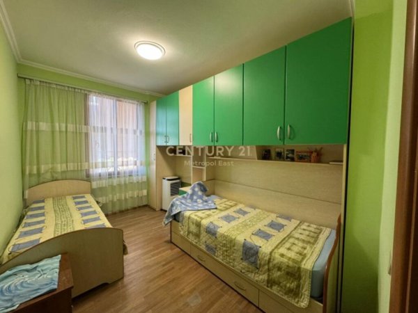 Tirane, jepet me qera apartament 2+1+Aneks+Ballkon Kati 3, 100 m² 750 € (Qender)
