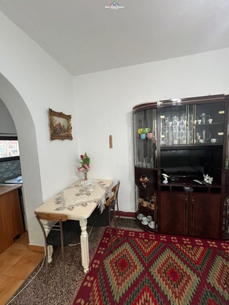 Tirane, jepet me qera apartament 2+1 Kati 2, 80 m² 500 € (ishrestorant durresi)