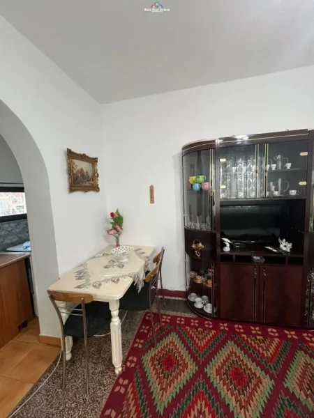 Tirane, jepet me qera apartament 2+1 Kati 2, 80 m² 500 € (ishrestorant durresi)