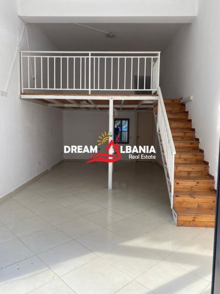 Tirane, jepet me qera dyqan Kati 0, 45 m² 500 € (Ne Astir)