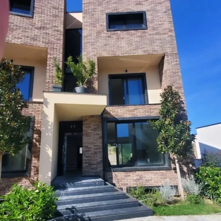 Tirane, shitet Vile 3+1 , 369 m² 670.000 € (Mjull Bathore)