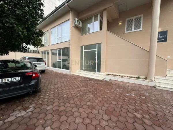 Tirane, jepet me qera ambjent biznesi Kati 2, 153 m² 13.000 € (RRUGA BARDHYL)