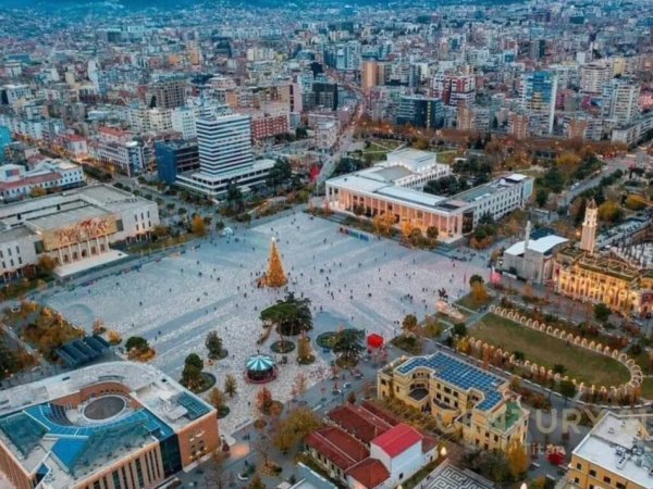 Tirane, jepet me qera zyre Kati 4, 120 m² 1.000 € (Qender)