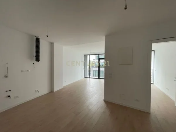 Tirane, jepet me qera zyre Kati 1, 89 m² 1.350 € (Lake View)