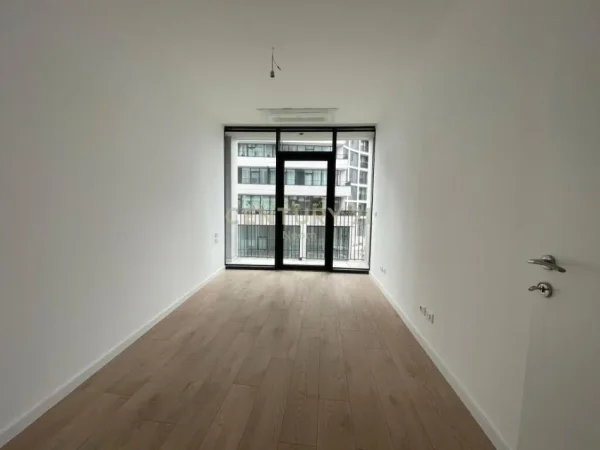 Tirane, jepet me qera zyre Kati 1, 89 m² 1.350 € (Lake View)