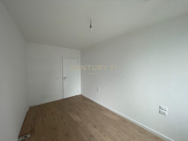 Tirane, jepet me qera zyre Kati 1, 89 m² 1.350 € (Lake View)