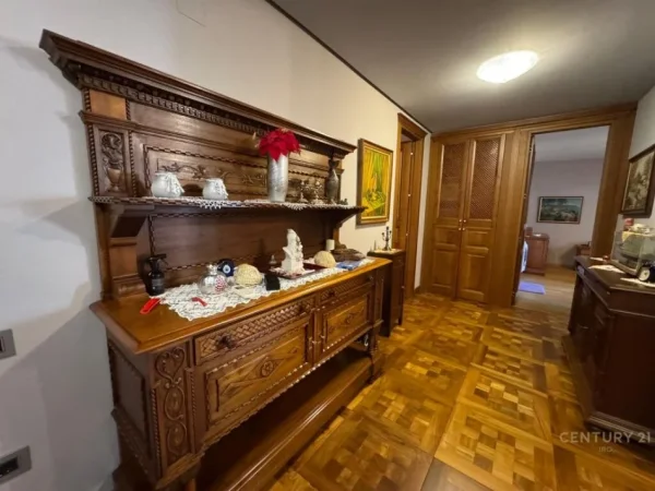 Tirane, shes apartament 2+1+Aneks+Ballkon Kati 5, 150 m² 500.000 € (Blloku)