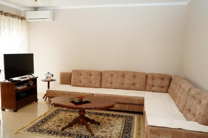Tirane, jepet me qera apartament 2+1 Kati 5, 120 m² 780 € (Selvia)