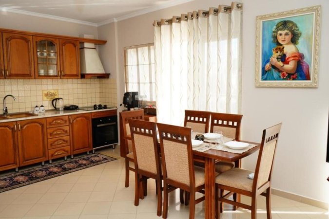 Tirane, jepet me qera apartament 2+1 Kati 5, 120 m² 780 € (Selvia)
