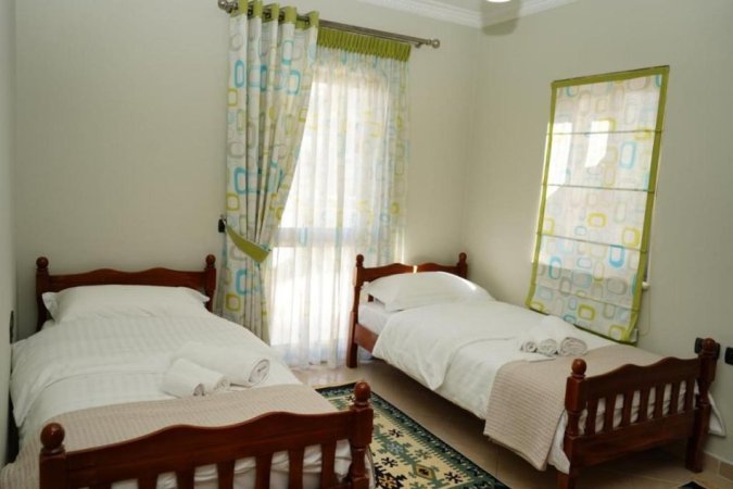 Tirane, jepet me qera apartament 2+1 Kati 5, 120 m² 780 € (Selvia)