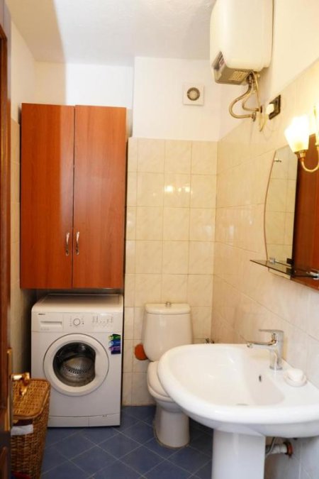 Tirane, jepet me qera apartament 2+1 Kati 5, 120 m² 780 € (Selvia)