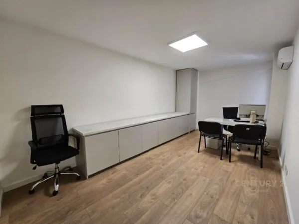 Tirane, shes apartament 2+1+Aneks+Ballkon Kati 3, 83 m² 220.000 € (Blloku)