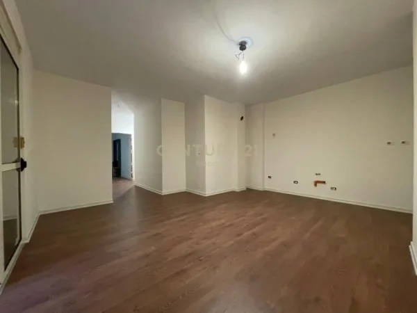 Tirane, shes apartament 2+1 Kati 1, 77 m² 140.000 € (Liqeni i Thate)