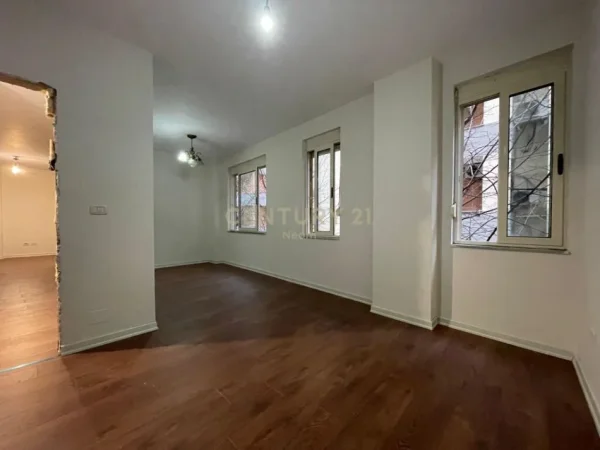 Tirane, shes apartament 2+1 Kati 1, 77 m² 140.000 € (Liqeni i Thate)
