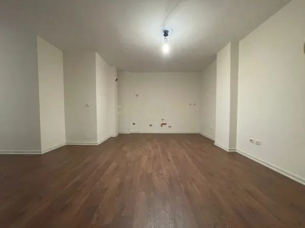 Tirane, shes apartament 2+1 Kati 1, 77 m² 140.000 € (Liqeni i Thate)