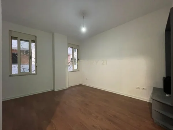 Tirane, shes apartament 2+1 Kati 1, 77 m² 140.000 € (Liqeni i Thate)