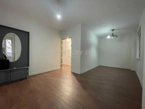 Tirane, shes apartament 2+1 Kati 1, 77 m² 140.000 € (Liqeni i Thate)