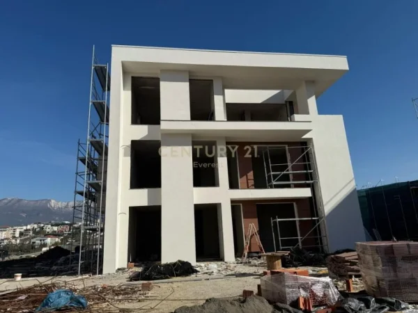 Tirane, shes apartament 1+1+Aneks+Ballkon Kati 1, 82 m² 179.000 € (Tulipan Residence)