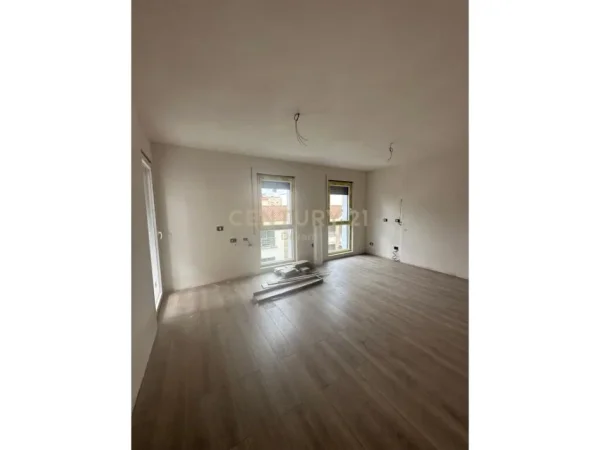 Tirane, shes apartament 1+1+Aneks+Ballkon Kati 2, 75 m² 128.000 € (Xhamllik)