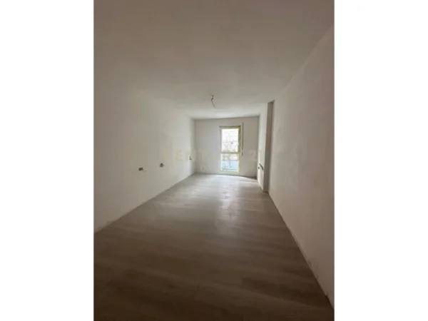 Tirane, shes apartament 1+1+Aneks+Ballkon Kati 2, 75 m² 128.000 € (Xhamllik)