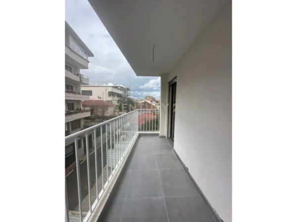 Tirane, shes apartament 1+1+Aneks+Ballkon Kati 2, 75 m² 128.000 € (Xhamllik)