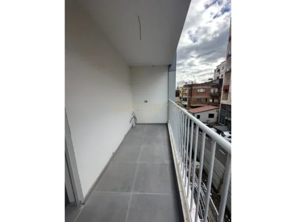 Tirane, shes apartament 1+1+Aneks+Ballkon Kati 2, 75 m² 128.000 € (Xhamllik)