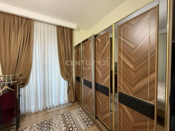 Tirane, shes apartament 2+1+Aneks+Ballkon Kati 3, 101 m² 209.000 € (Medreseja)