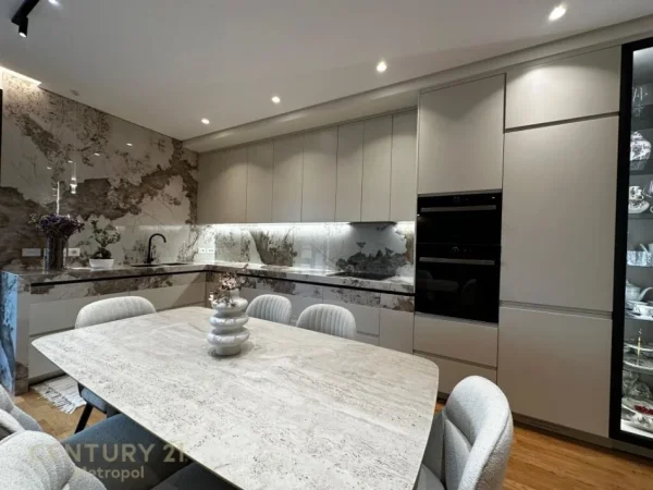 Tirane, shes apartament 3+1+Aneks+Ballkon Kati 2, 149 m² 486.000 € (Farke)